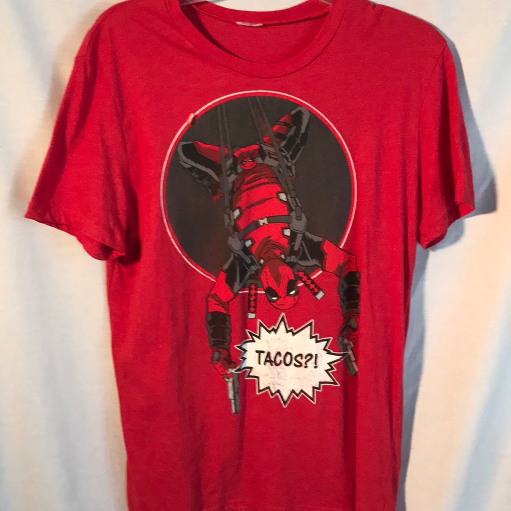 Red short sleeved men’s med. tee shirt